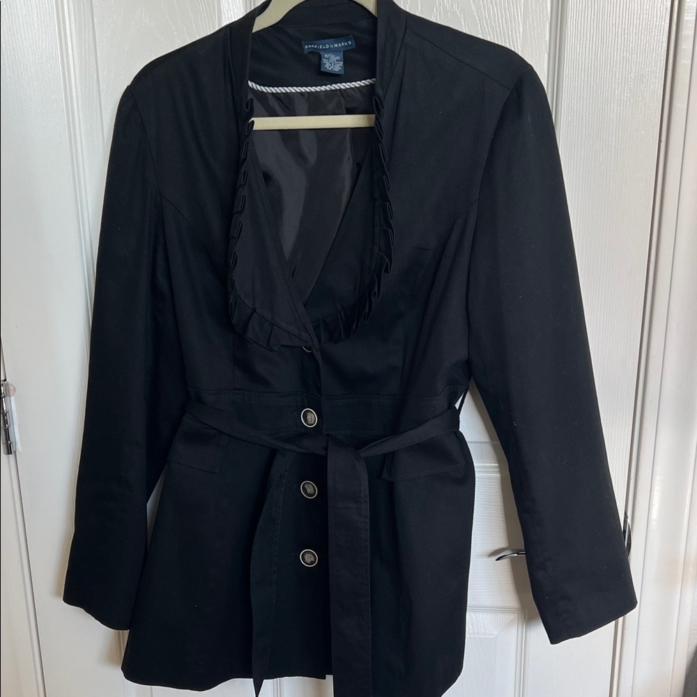 Chic Black Women's Blazer with Belt